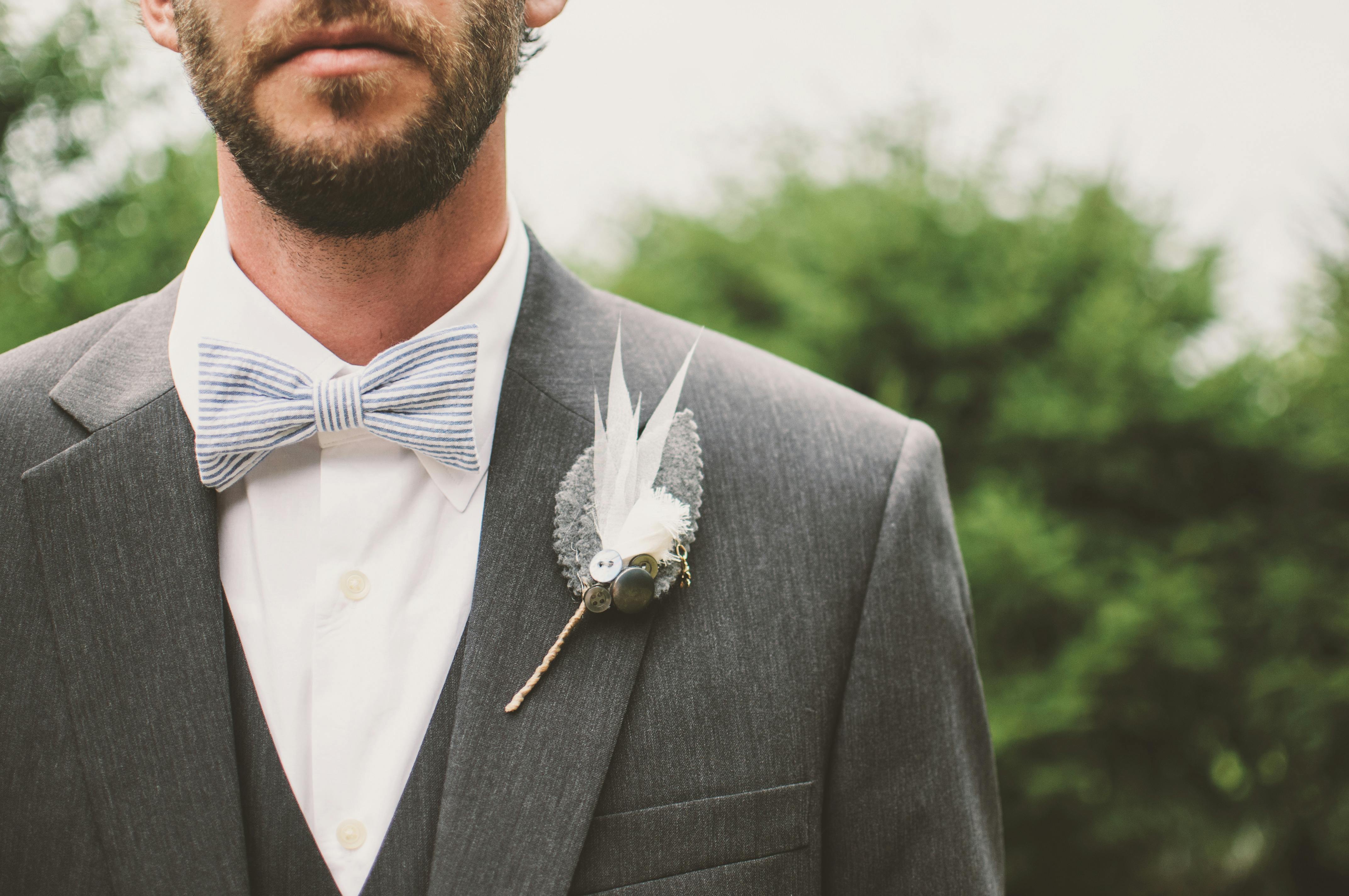 Les meilleures tenues pour le marié : guide de style et astuces