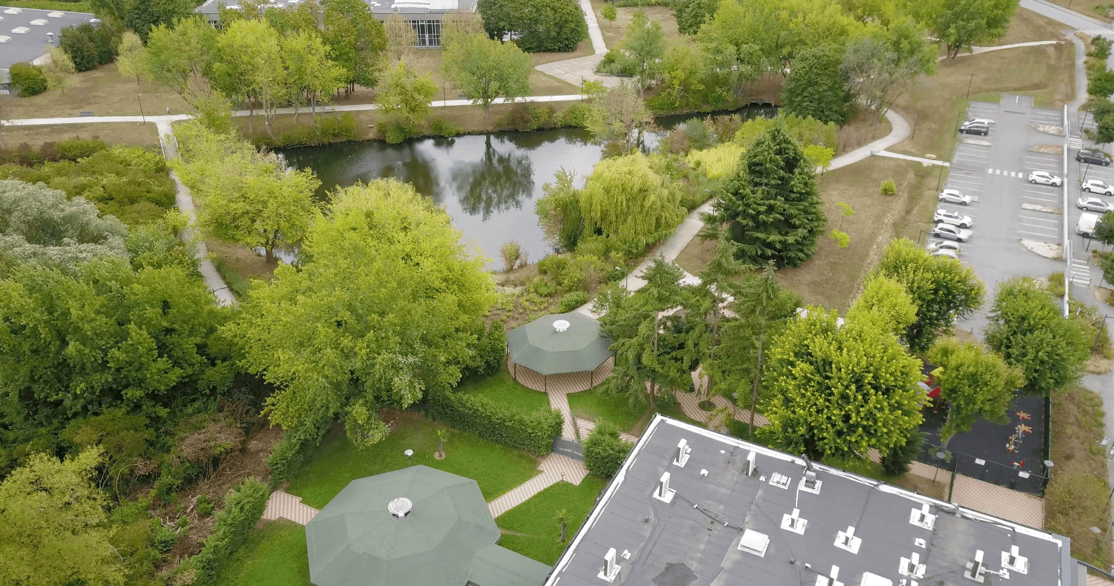 salle de mariage vue du haut à l'exterieur