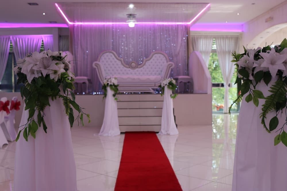 salle de mariée tapis rouge